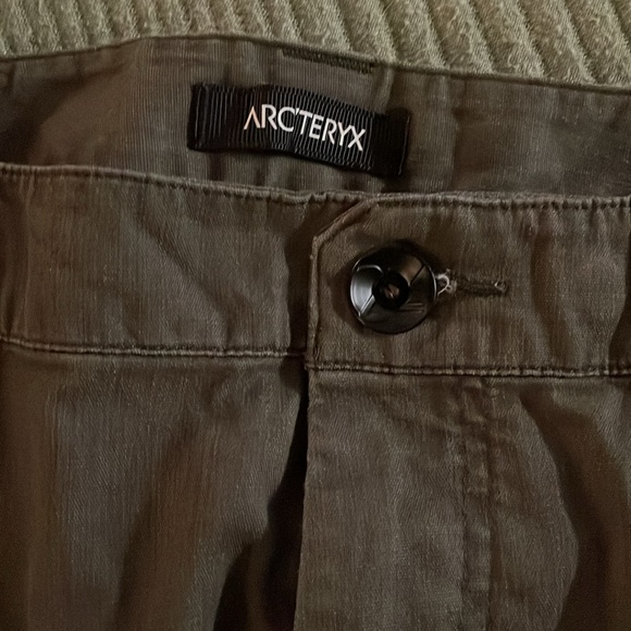 ARC’TERYX Men’s Commuter Pants - Picture 4 of 9